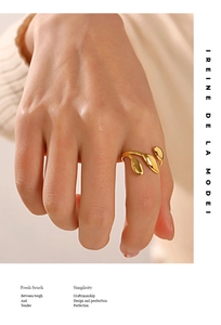 Close-up of golden three-leaf adjustable ring in polished 18K gold plated stainless steel