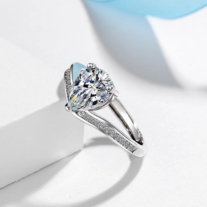 Elegant silver V-shaped ring featuring a sparkling pear-cut central stone for women