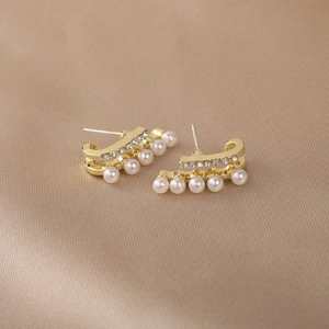 Elegant gold-plated wave earrings with sparkling crystals and five hanging pearls