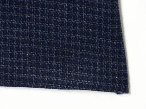 Détail macro de la texture du tissu en tweed bleu marine avec structure tissée
