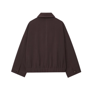Veste oversize marron foncé avec épaules tombantes et couture dos sur fond blanc