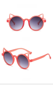 Front and side view of red cat-ear children sunglasses with gradient gray lenses