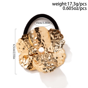 Detail of golden hammered metal flower hair tie with pearl center and size dimensions