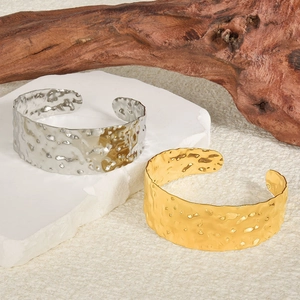 Minimalist 304 stainless steel open bangles with hammered texture in gold and silver finish