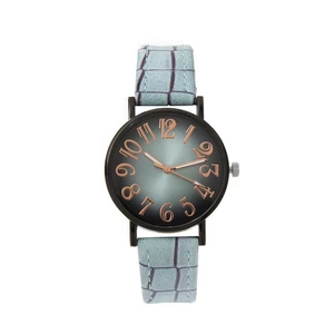 Montre à quartz avec cadran dégradé vert, bracelet en cuir bleu et chiffres rose doré