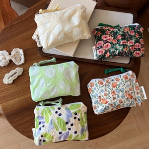 Mini pochettes en coton à imprimé floral avec fermetures éclair et tissu plissé
