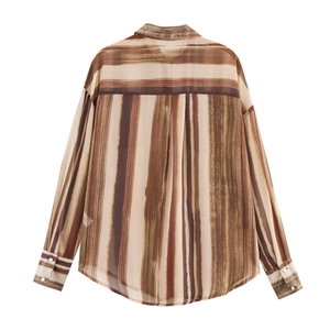 Camicia da donna in chiffon a righe marroni con vestibilità ampia, vista posteriore