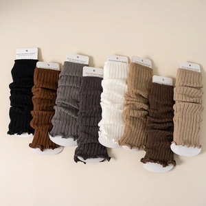 Knitted leg warmers for girls in 8 colors with ruffled edges and ribbed texture