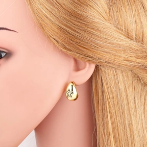 Close-up of a model wearing gold waterdrop earrings with black micro-inlaid zircon