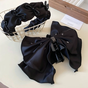 Barrette en satin noir vintage et serre-tête avec strass pour une coiffure élégante
