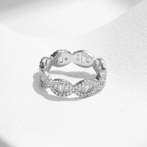 Elegant S925 sterling silver interlocking ring with sparkling pavé cubic zirconia