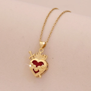 Collier avec pendentif Cœur Sacré, pierre rouge et flamme dorée sur chaîne minimaliste