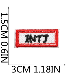 Mini patch brodé lettre INTJ avec surpiqûres rouges et blanches pour sacs DIY