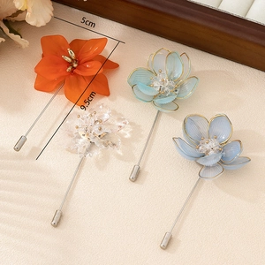 Elegant Flower Brooch Pin Long Stick Acrylic Resin Petals Gold Edge Floral Lapel Pin For Suit Scarf Jewelry Accessory