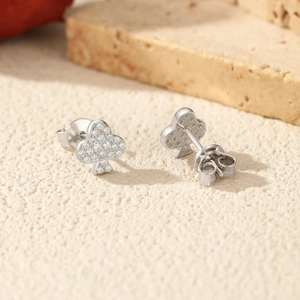 Boucles d'oreilles trèfle en argent S925 avec pierres de moissanite brillantes