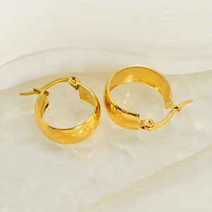 Boucles d'oreilles créoles minimalistes en acier inoxydable plaqué or 18 carats