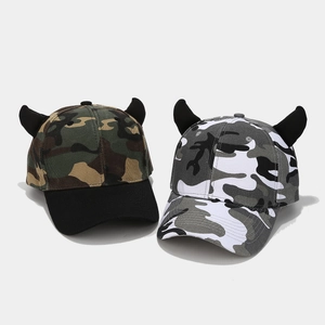 Cappellini da baseball mimetici con corna da diavolo 3D in motivi jungle e urban