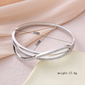 Bracelet croisé en acier inoxydable argenté 18k avec pavé de cristaux étincelants