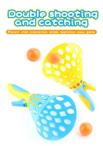 Dettaglio del set gioco lancia e afferra palline con due lanciatori e palline di plastica