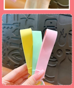 Vue détaillée des lanières en silicone pastel pour porte-clés et pendentifs créatifs