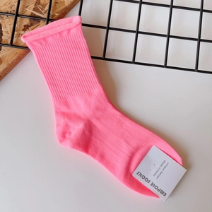 Detailed close-up of pink cotton blend crew sock with ribbed cuff and paper brand tag