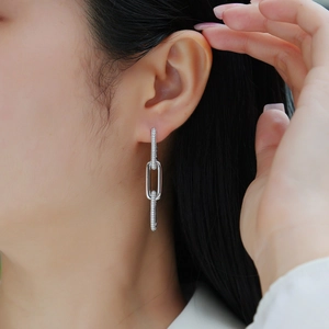 Elegant S925 sterling silver chain link earrings with sparkling moissanite stones