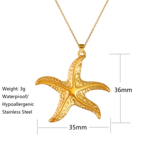 Dettaglio della collana stella marina dorata con misure 36mm x 35mm e peso di 3g