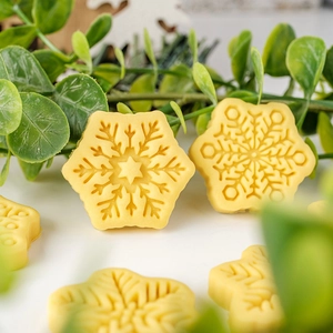 Yellow snowflake cookie stamps for mini Christmas fondant cakes and pastry baking