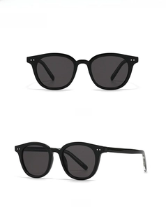 Front and 45-degree side views of classic black retro round frame sunglasses for fashion