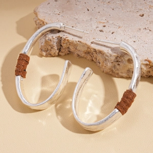 Minimalist silver geometric U-shaped hoop earrings with brown textured inlay for women