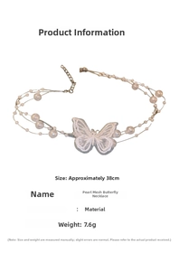 Détail du collier papillon en perles et organza de 38 cm avec une chaîne de réglage