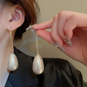 Boucles d'oreilles vintage minimalistes en perles avec longue chaîne dorée