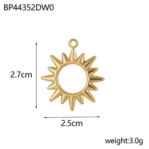 Detail view of gold sun pendant with dimensions 2.7cm by 2.5cm and 3.0g weight info