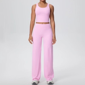 Set da yoga rosa con canotta con retro a vogatore e pantaloni sportivi larghi a vita alta