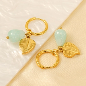 Boucles d'oreilles créoles en titane avec pendentif feuille 18k et pierres bleues