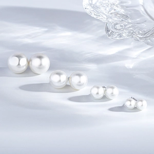 Elegant white pearl stud earrings in four sizes with silver needles and water shadow effect