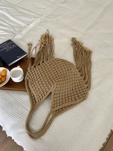 Borsa a tracolla intrecciata con frange boho borsa di paglia lavorata a mano vacanza.