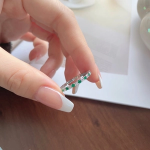 Elegant S925 silver eternity ring featuring green and white gems on a hand