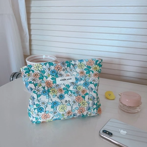 Piccola pochette porta trucco in cotone floreale con cerniera ed etichetta simple wish