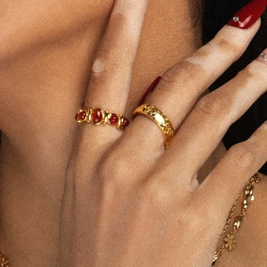 Bague rétro en acier inoxydable doré 18K avec œil de tigre et texture martelée