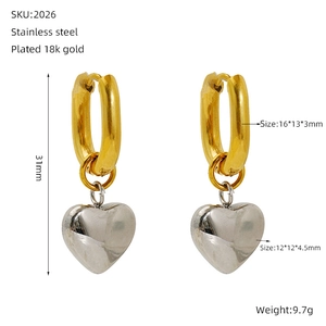 Detailed size and weight chart for two-tone heart pendant earrings in 18k gold plated steel