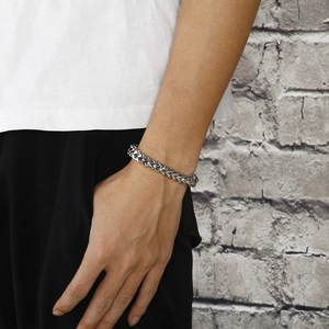 Bracelet pour homme en acier titane avec double chaîne tressée et style industriel chic