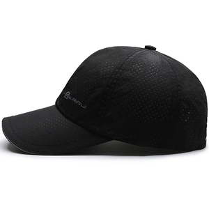 Berretto da baseball in mesh nero traspirante con scritta riflettente e visiera a sandwich