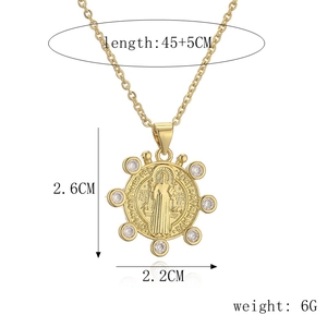 Detail der 18k vergoldeten Maria-Halskette mit Zirkonia-Steinen und Abmessungen
