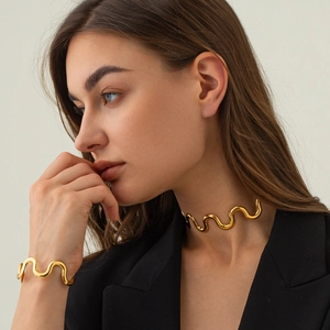 18k gold plated stainless steel wavy choker and bracelet set worn by a model