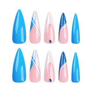 Faux ongles stiletto bleus à paillettes et roses avec bord blanc et cristaux