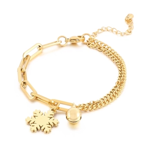 Goldenes zweilagiges Armband mit Schneeflocken- und Glockenanhänger und Gliederkette