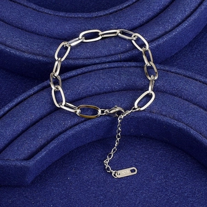 Chic 18K silver-plated paperclip chain bracelet with lobster clasp and extension link