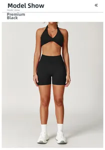 Schwarzes zweiteiliges Yoga-Set mit Cross-Halter-BH und Fitness-Shorts mit hoher Taille