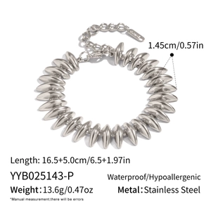 Detail of stainless steel spike chain bracelet with 16.5+5.0cm length and weight specs